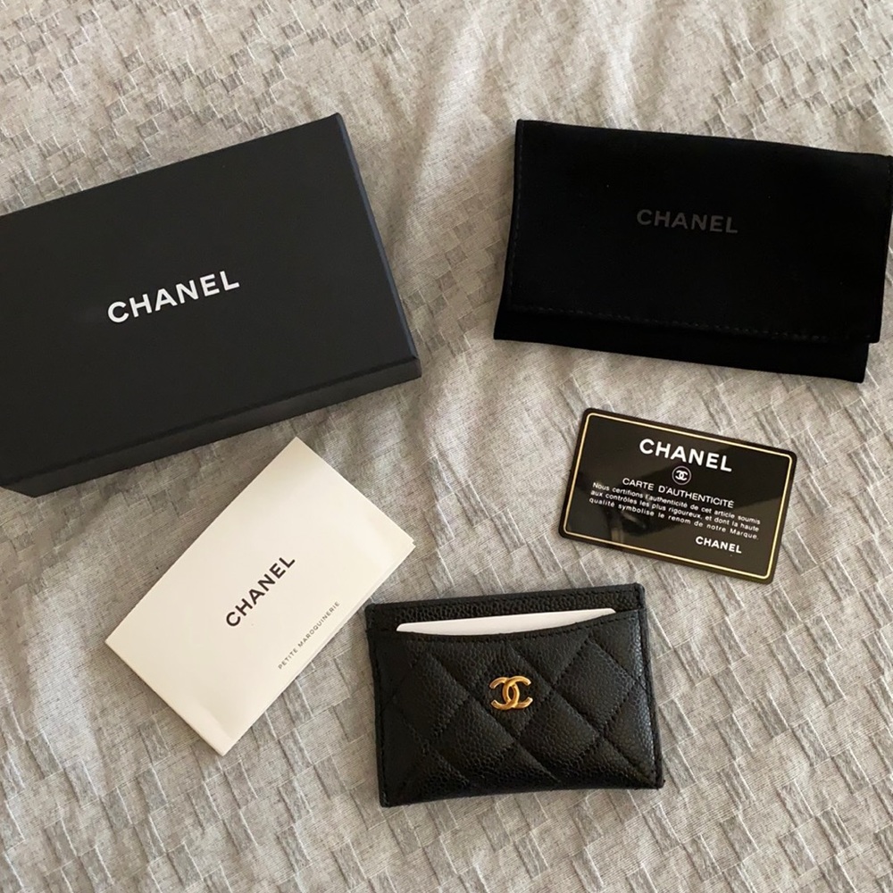 ⭐️Pre-Loved CHANEL card case wallet black w/ GH